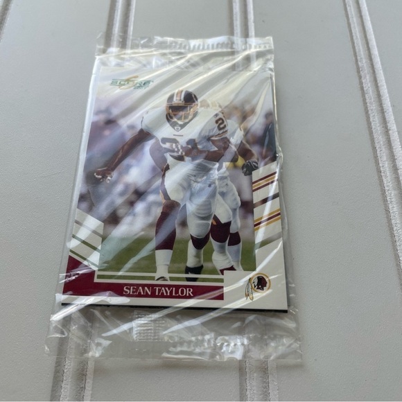 2007 SCORE NFL Football Card #31 Sean Taylor Upper Deck First Edition Sealed - Picture 2 of 8